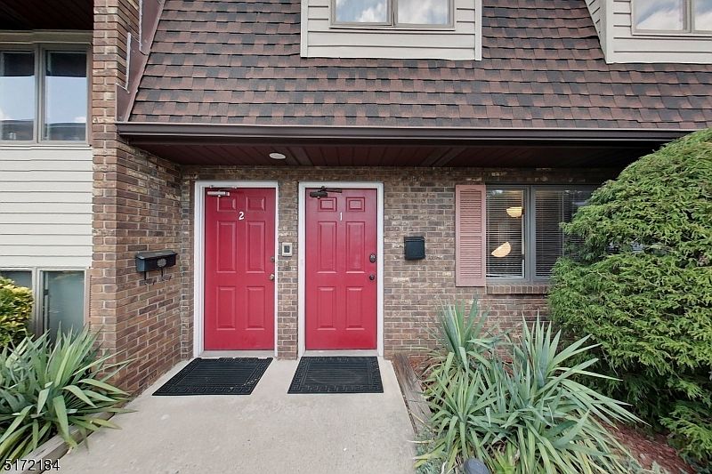 1st image of 385 Midland Ave APT 1