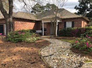 30 Stones Throw Dr, Hattiesburg, MS 39402