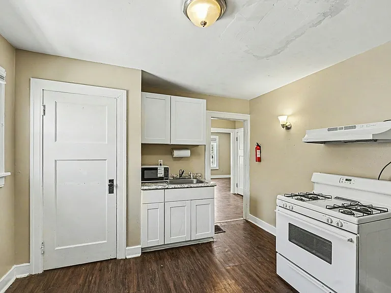 427 Kolping Ave #429 — Photo 12