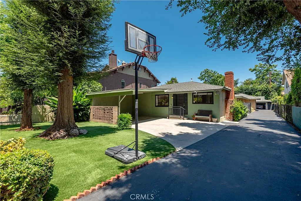 3 bed, 1600 sqft, $4,550 — Photo 1