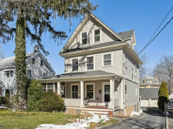 19 Pearl St, Summit City, NJ 07901