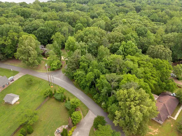 102 Hickory Cv, Florence, AL 35634