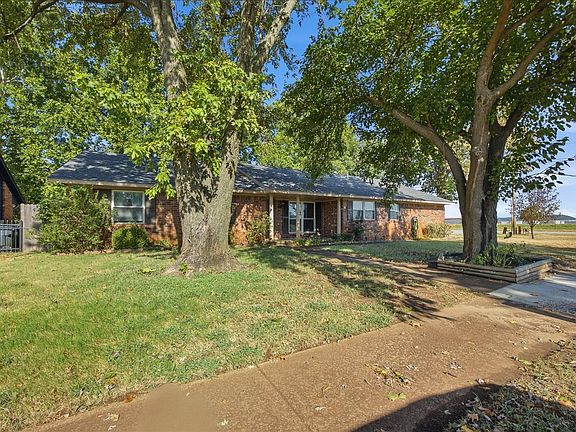 2nd image of 1024 N Forest Pl