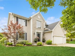 7526 Barnsley Dr, Johnston, IA 50131