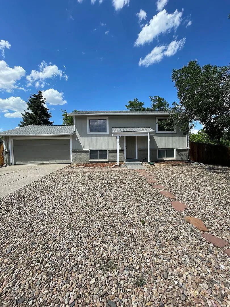 5 bed Home Available now! — Photo 1