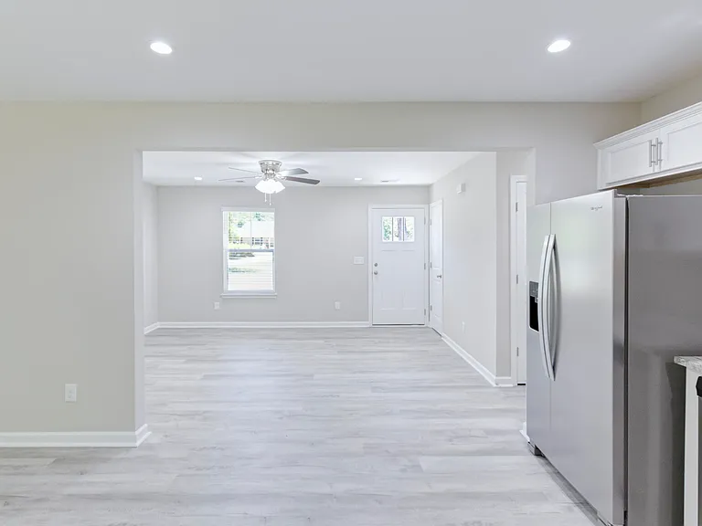 207 Woodlawn St — Photo 15
