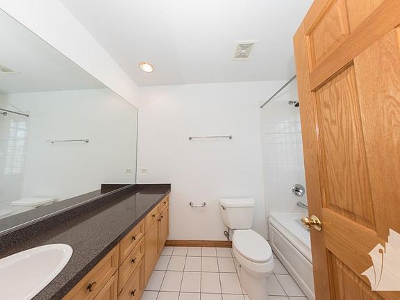 4th image of 2743 N Southport Ave #1