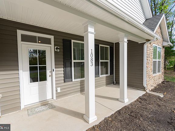 2nd image of 1083 Nadenbousch Ln