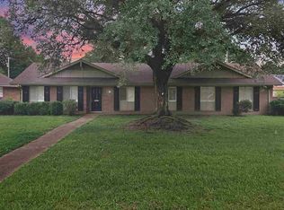 5461 Meadow Oaks Park Dr, Jackson, MS 39211