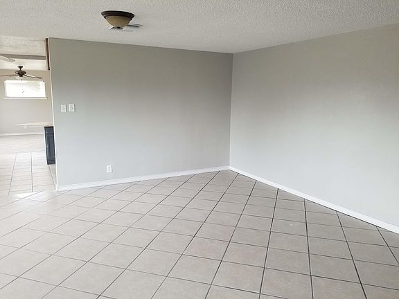 3rd image of 3433 Greenock St