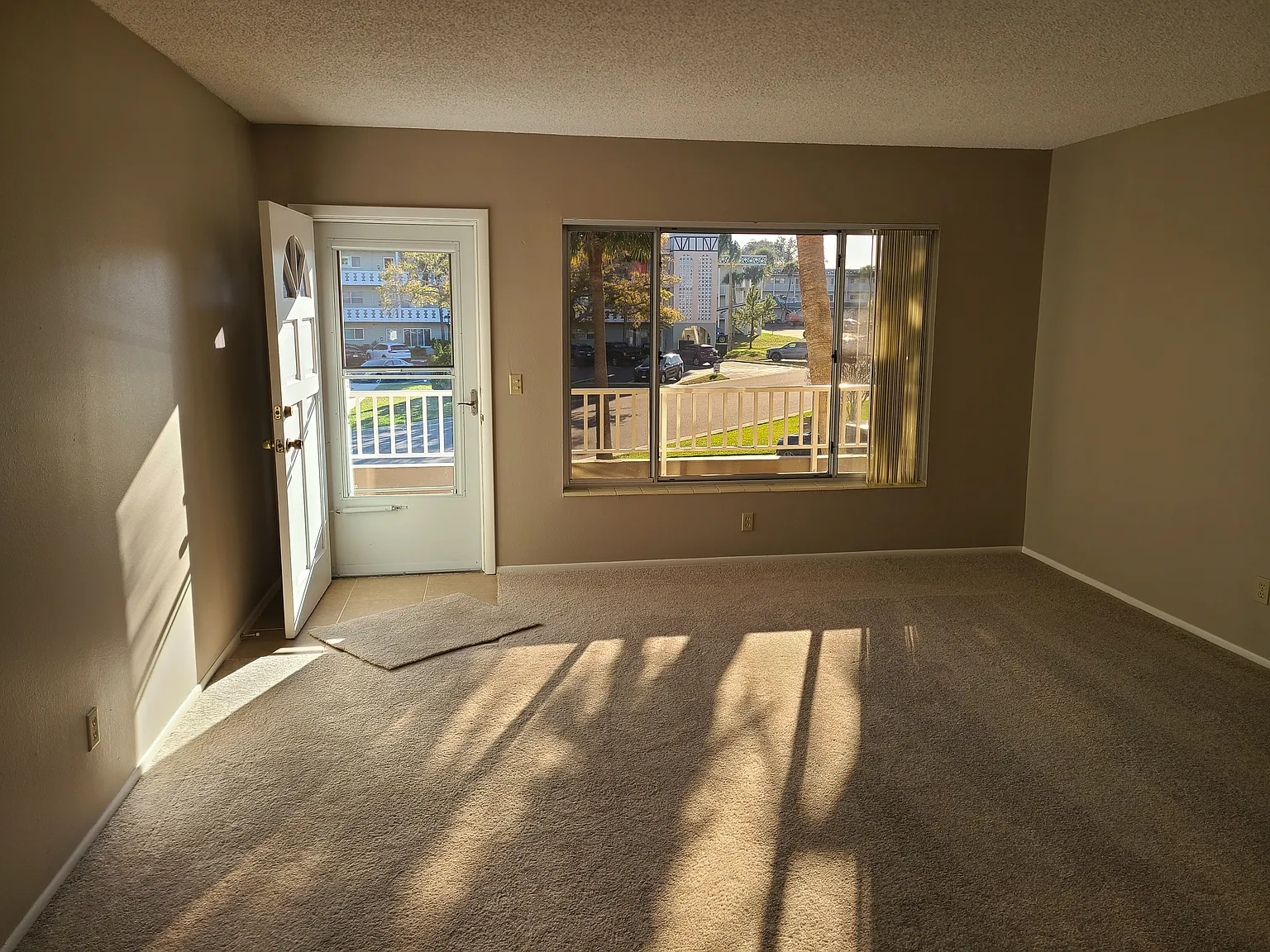 2 bed, 1400 sqft, $1,750 — Photo 2