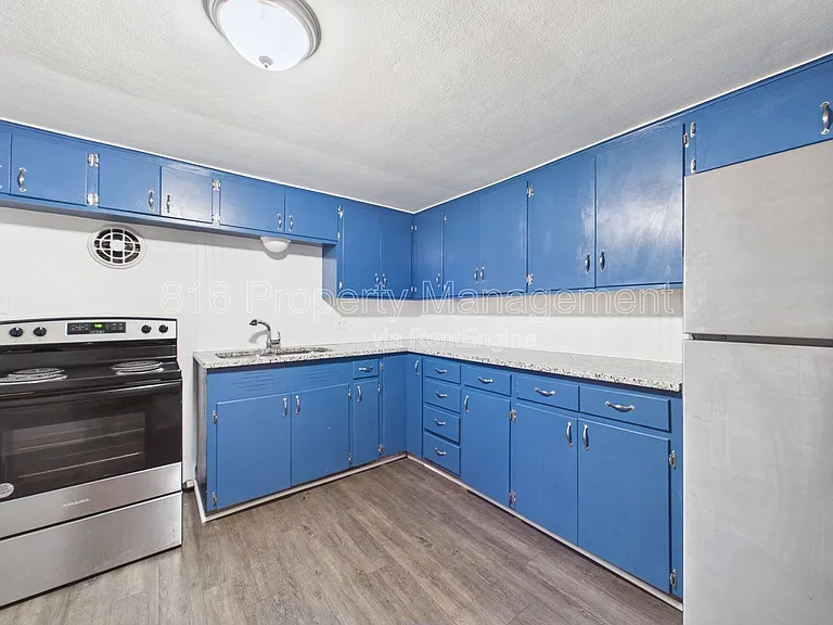 639 S Crysler Ave #E — Photo 12