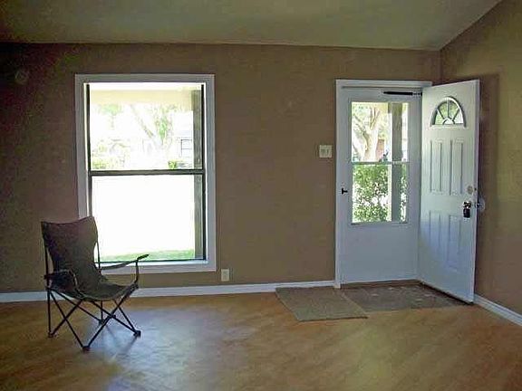 3rd image of 822 Sleepy Hollow Dr