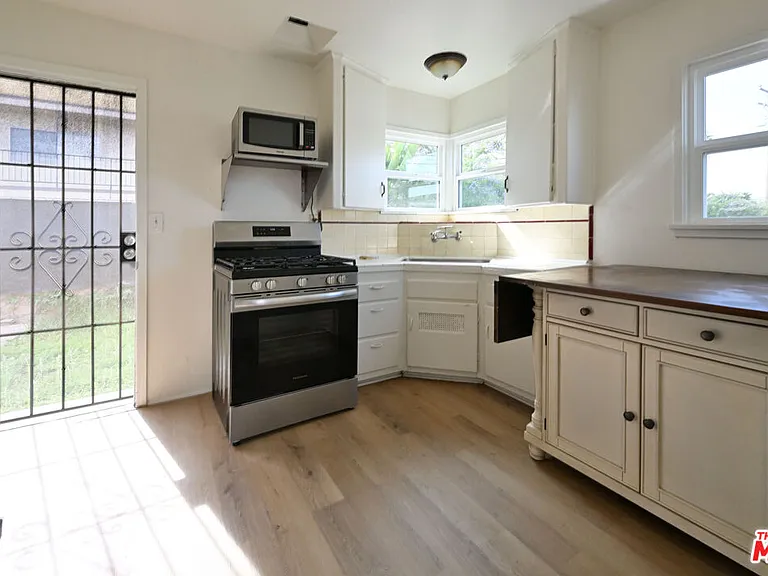 4430 W 134th St #B — Photo 7