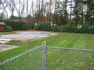 85 W Ridge Dr, West Hartford, CT 06117