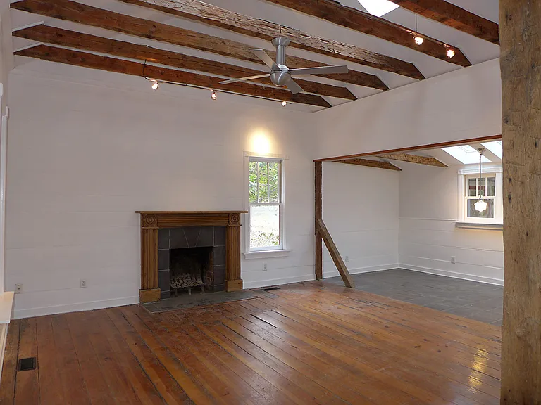 917 Phils Creek Rd — Photo 3