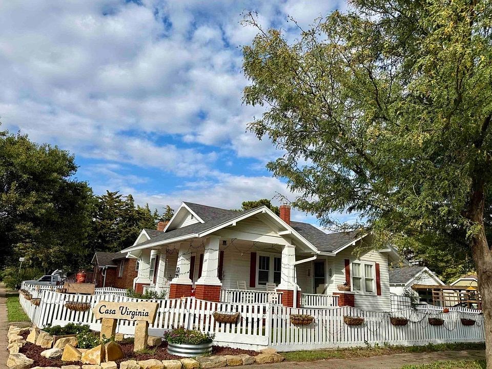 1st image of 207 N Fossil St