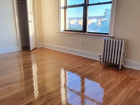 4th image of 21-70 Crescent St #3