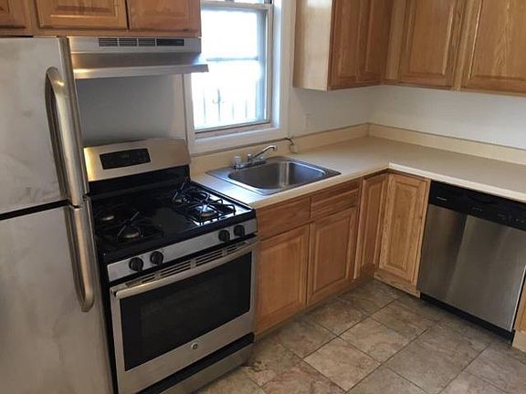 2nd image of 2014 29th St APT 2R