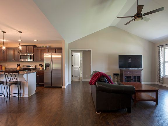3rd image of 292 Oak Tree Way