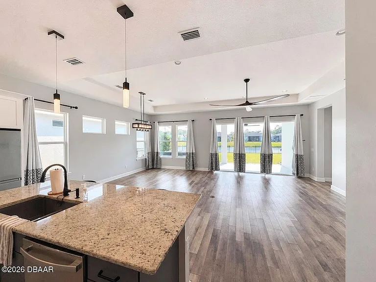6240 Woodhaven Village Dr — Photo 2