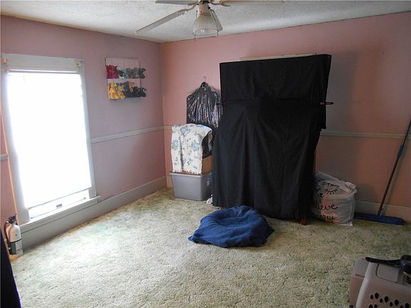 5th image of 285 Fall St