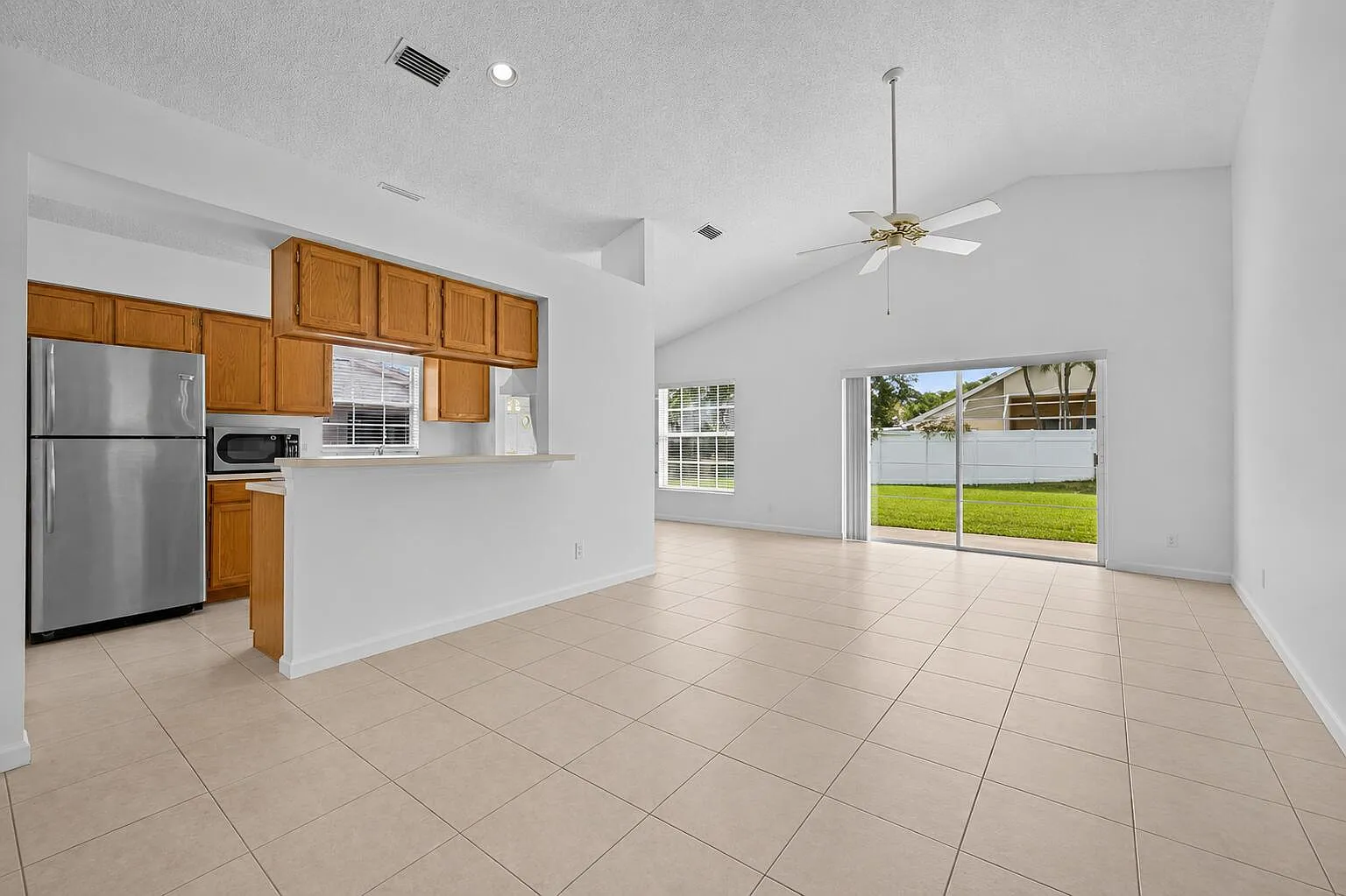 3 bed, 1307 sqft, $3,600 — Photo 3