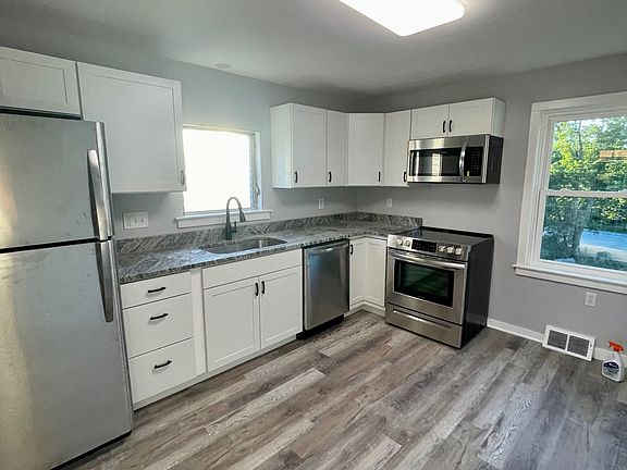 3rd image of 11 N Colonial Dr