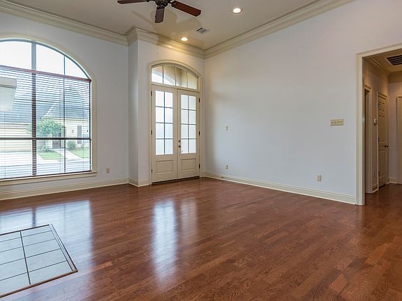 4th image of 208 Saint Martinique Ln