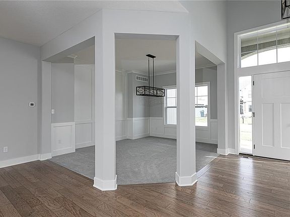 3rd image of 8872 N Poplar Ave