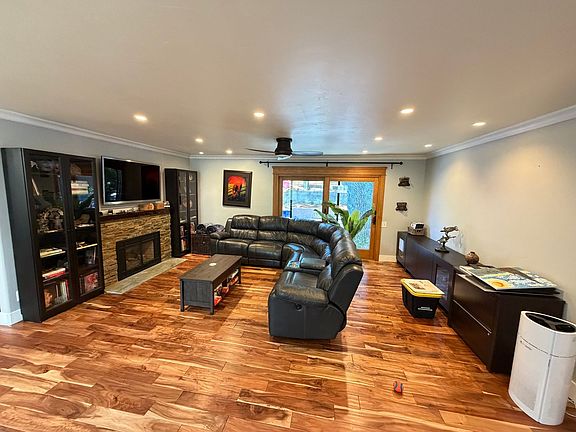 3rd image of 954 Acalanes Rd
