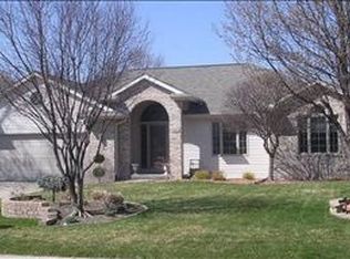 425 E Braeburn Dr, Saginaw, MI