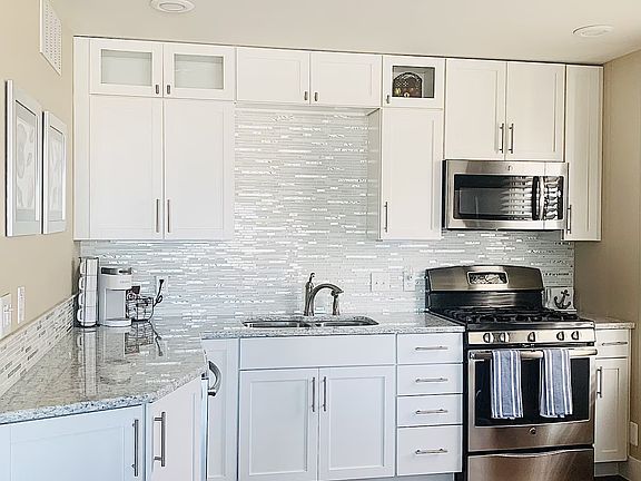 3rd image of 1026 S Harbor Dr APT 3