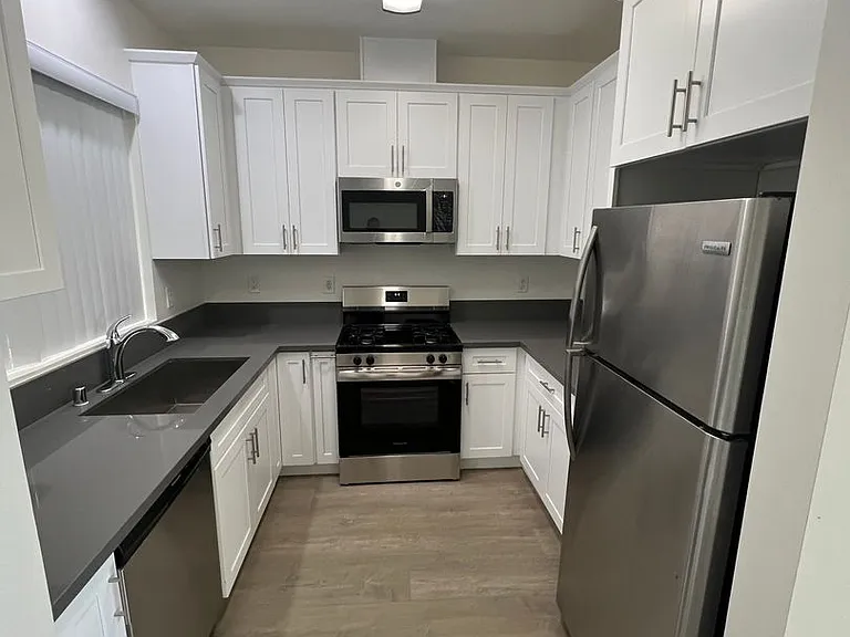 Yaya Laurel 1 Apartments — Photo 12