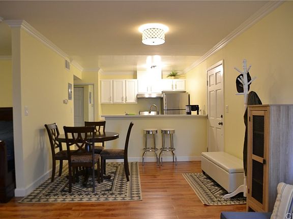 5th image of 18645 Hatteras St Unit 101