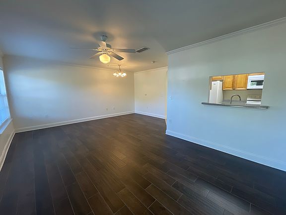 5th image of 705 Majestic Dr