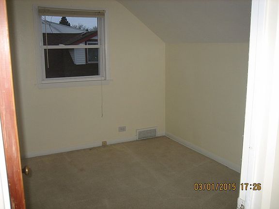 4th image of 1000 N Lewis Ave #2