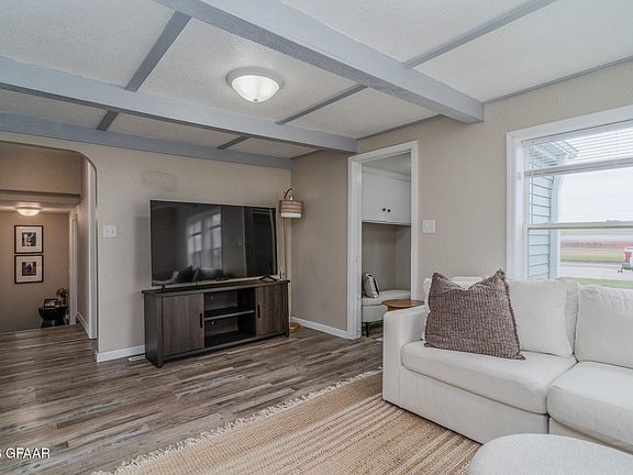 4th image of 615 5th Ave NE