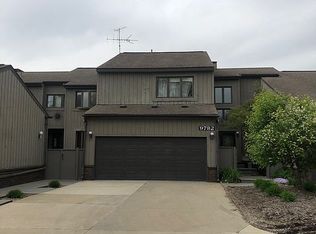9782 Hawthorne Glen Dr, Grosse Ile, MI 48138