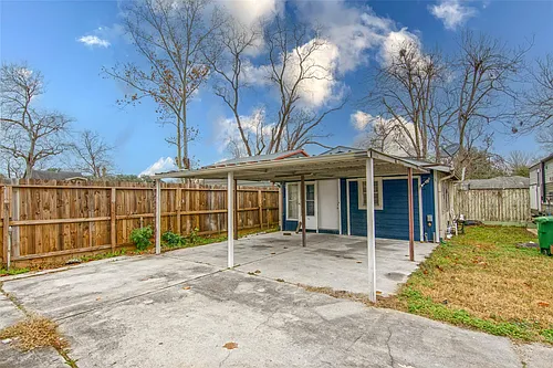 2505 Deutser St Photo 1