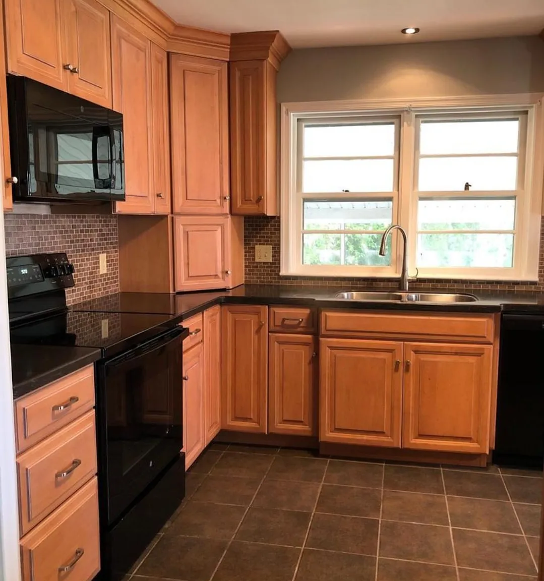 913 Brighton Ave — Photo 4