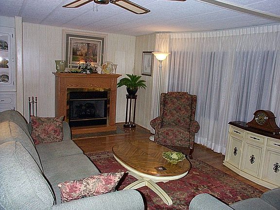 Living Room /gas fireplace