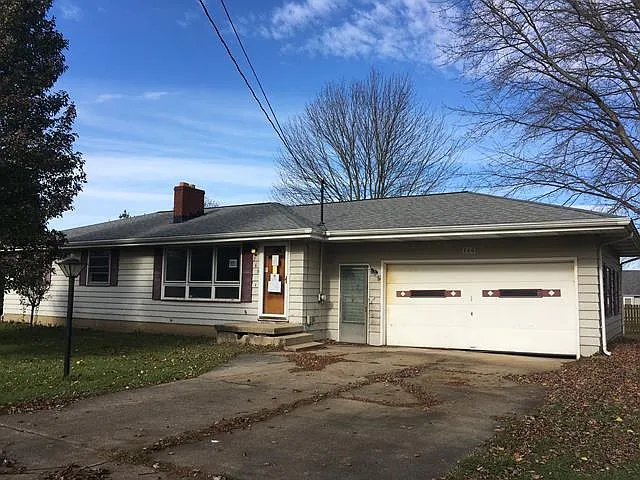 260 Earl Dr photo 1