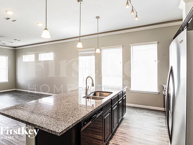 3209 Youngs Meadow Ln — Photo 5