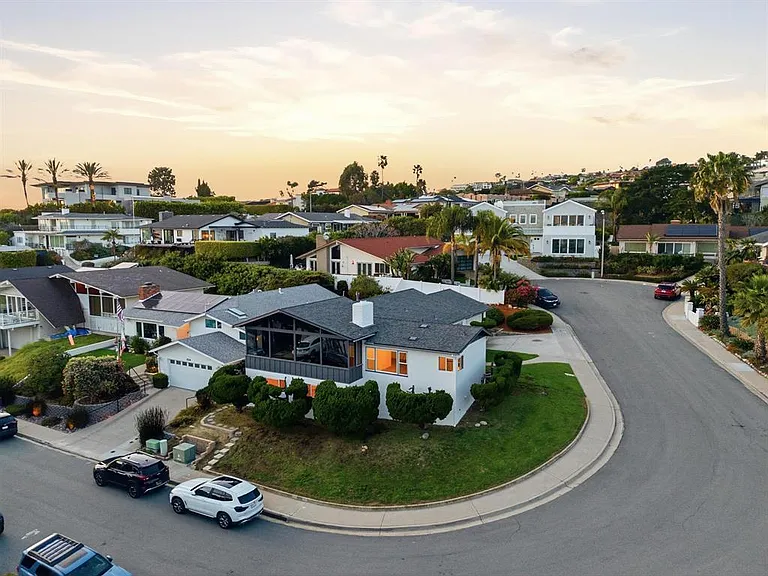 934 Candlelight Pl — Photo 30