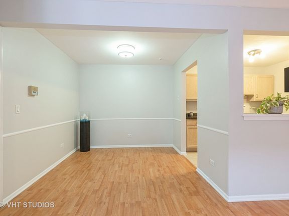 5th image of 880 N Lakeside Dr APT 1C