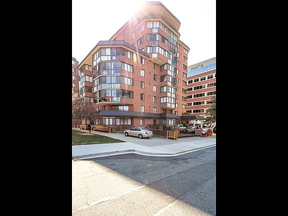 2nd image of 1001 N Vermont St APT 905