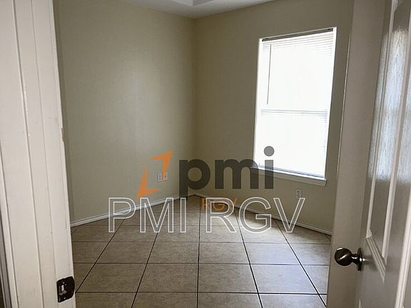 5th image of 215 W Albatross Ave