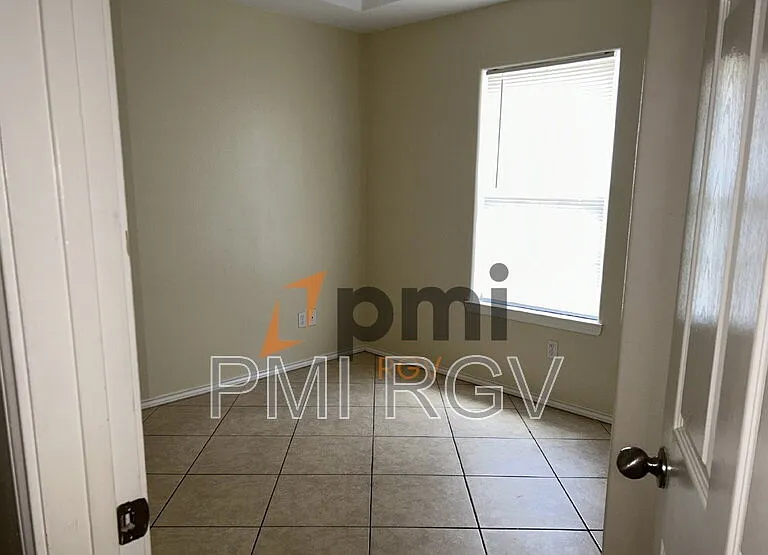 315 W Albatross Ave #UNITC — Photo 6