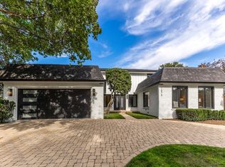 1075 Heather Rd, Deerfield, IL 60015